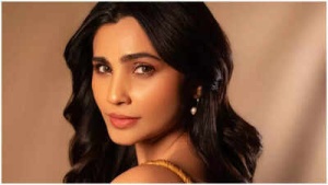 Daisy Shah Exposes Bizarre Navel Fixation in Kannada Cinema: Fruit Salads, Ice Baths and More
OR
Kannada Cinema's Strange Obsession with Navels: Daisy Shah Speaks Out