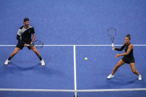 US Open Day 2: Alcaraz's Bold Haircut Steals the Show, Venus Williams Defies Age at 45, and Tennis Legends Say Farewell