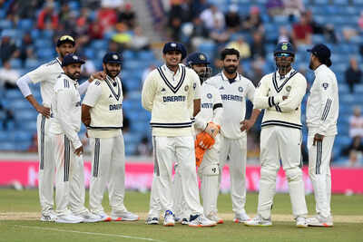 Indian team strategizing before the Edgbaston Test